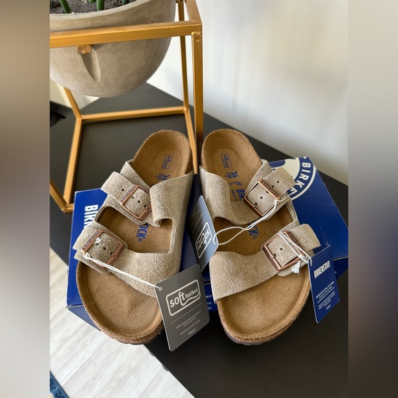 NWT Birkenstock Arizona Suede Leather Taupe w/ soft foot bed Sandals. - Picture 2 of 5